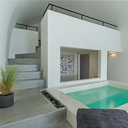 Thera Apartment *