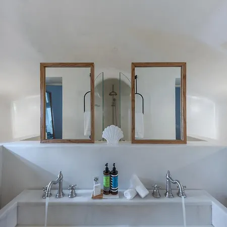 Thera Apartment